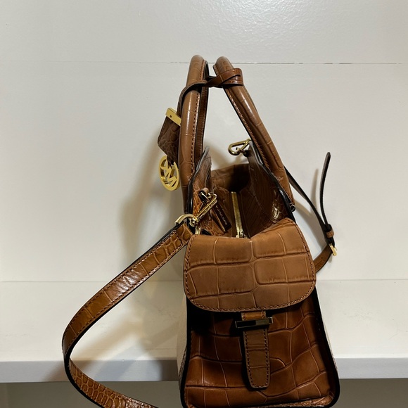 Michael Kors medium structured hand bag. - Picture 4 of 5